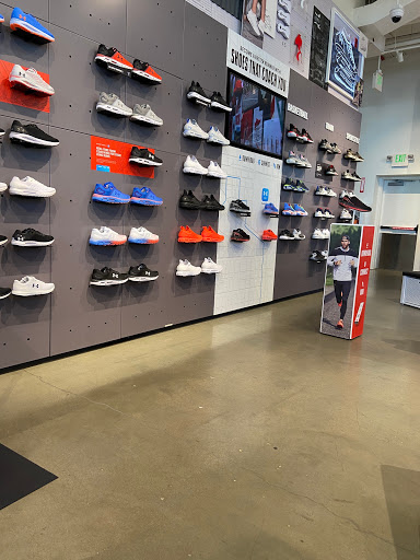 Clothing Store «Under Armour Brand House», reviews and photos, 700 S President St, Baltimore, MD 21202, USA