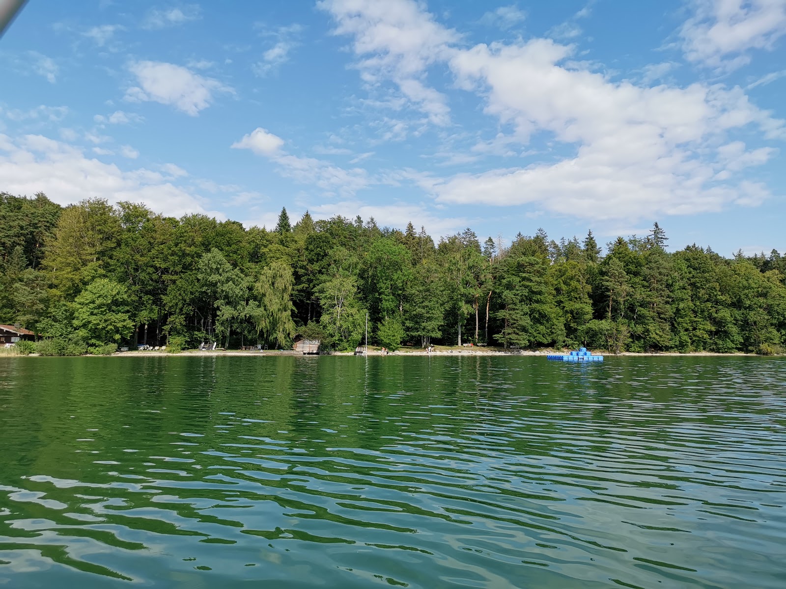 Fotografie cu Munsinger Badestrand cu o suprafață de pietricel ușor