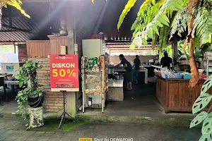 Warung Dadong Located image