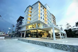 โรงแรม กีน ชลบุรี GEEN Hotel Chonburi image