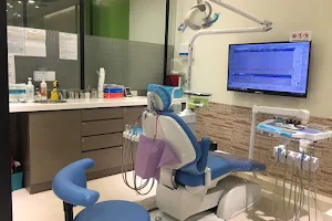 仁欣牙醫診所 - 植牙專科 矯正專科 兒童牙醫 大里牙醫 image