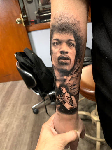 Tattoo Shop «Magik 5 Tattoo», reviews and photos, 600 W Prospect Rd, Oakland Park, FL 33309, USA