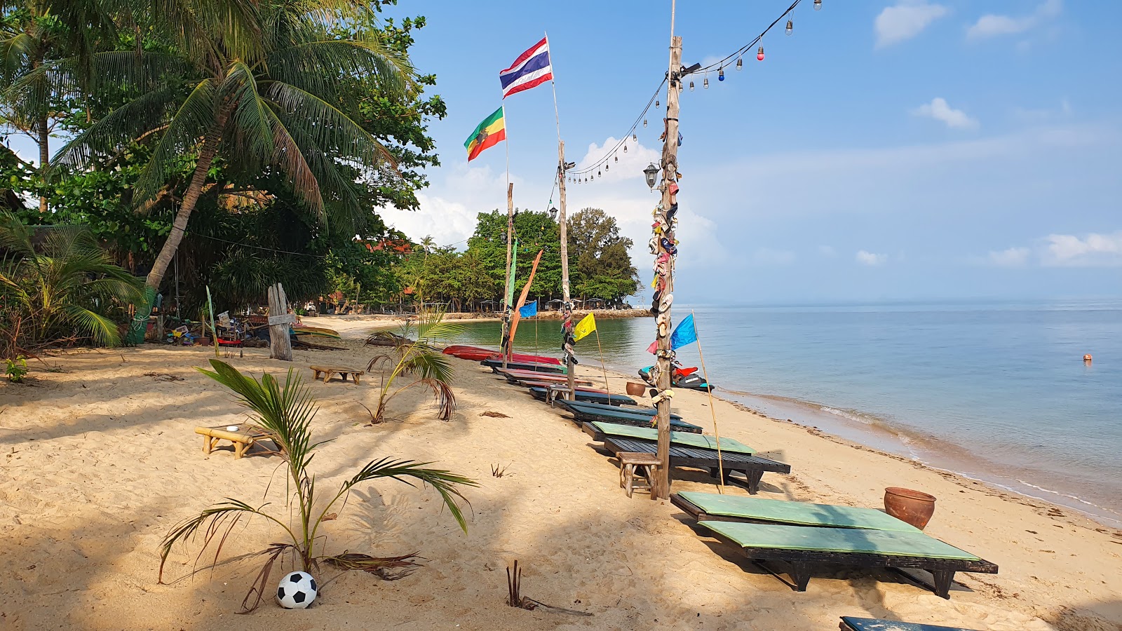 Foto di Bang Por Beach - luogo popolare tra gli intenditori del relax