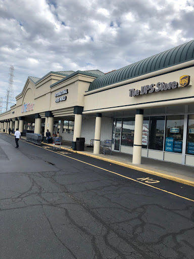 Shipping and Mailing Service «The UPS Store», reviews and photos, 10 Main St, Woodbridge, NJ 07095, USA
