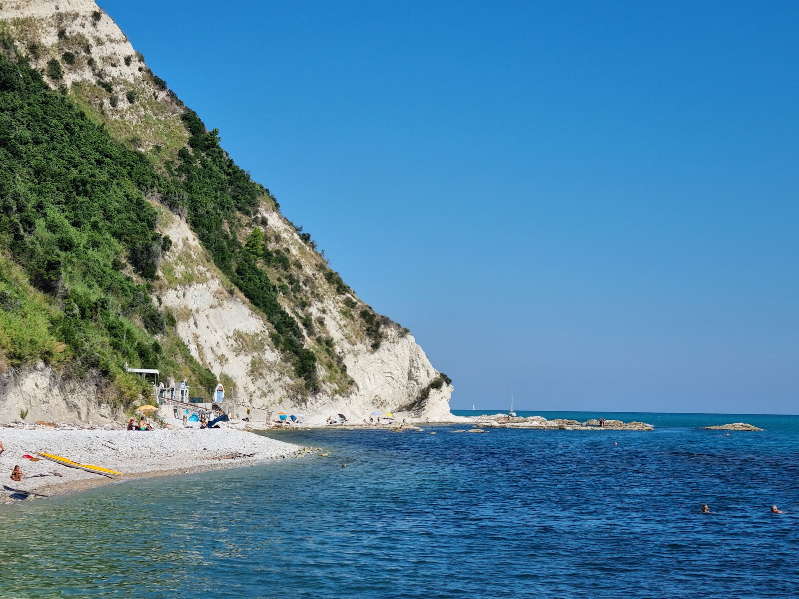 Fotografija Spiaggia della Vedova z lahki kamenček površino