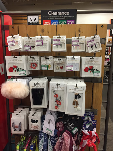 Shoe Store «DSW Designer Shoe Warehouse», reviews and photos, 15001 Potomac Town Pl #120, Woodbridge, VA 22192, USA