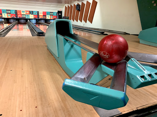 Bowling Alley «Holiday Bowling Center & Sports Bar», reviews and photos, 106 E Pembroke Rd, Hallandale Beach, FL 33009, USA