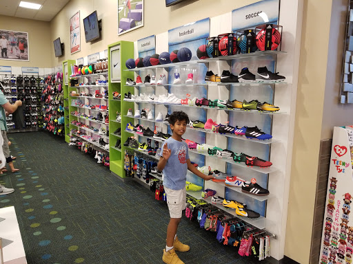 Sporting Goods Store «SCHEELS», reviews and photos, 6503 W 135th St, Overland Park, KS 66223, USA