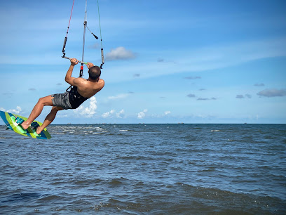 kitesurfing lessons vietnam