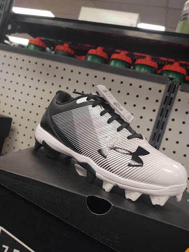 Sporting Goods Store «Big 5 Sporting Goods», reviews and photos, 3240 Broadway St, Eureka, CA 95501, USA