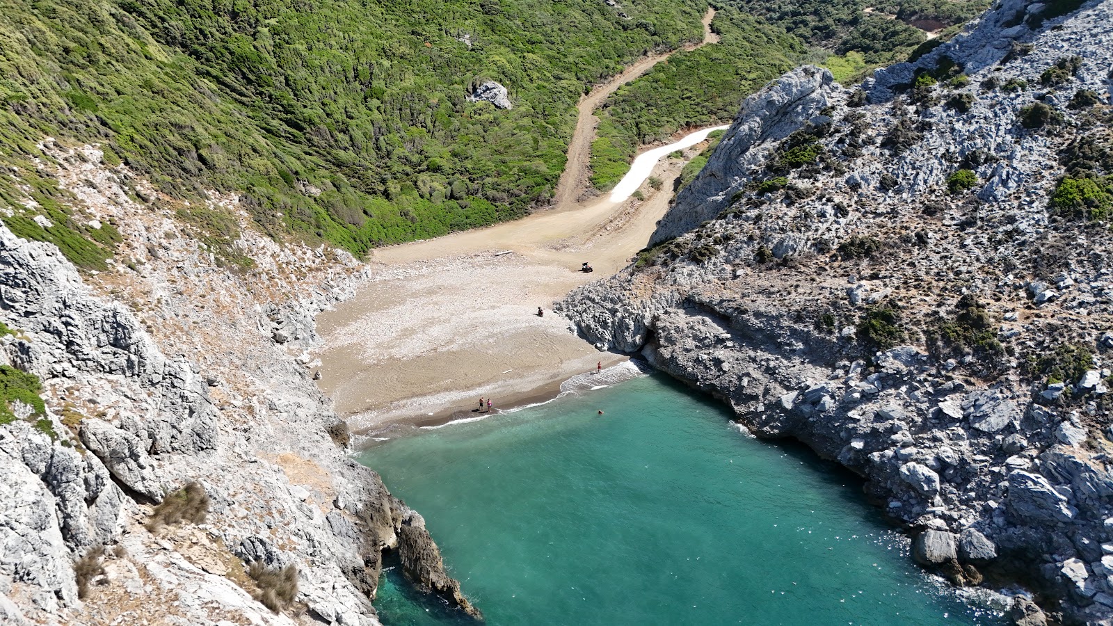 Foto von Paralia Lechouni mit beiger sand & kies Oberfläche