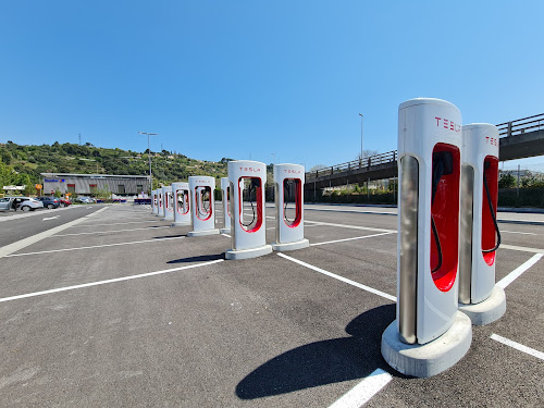 Borne de recharge de véhicules électriques Tesla Supercharger Nice