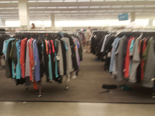 Department Store «Nordstrom Rack Villaggio Retail Center», reviews and photos, 7883 N Blackstone Ave, Fresno, CA 93720, USA