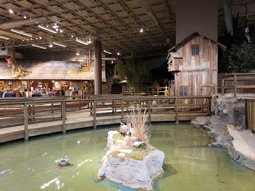 Sporting Goods Store «Bass Pro Shops», reviews and photos, 951 E Lewis and Clark Pkwy, Clarksville, IN 47129, USA