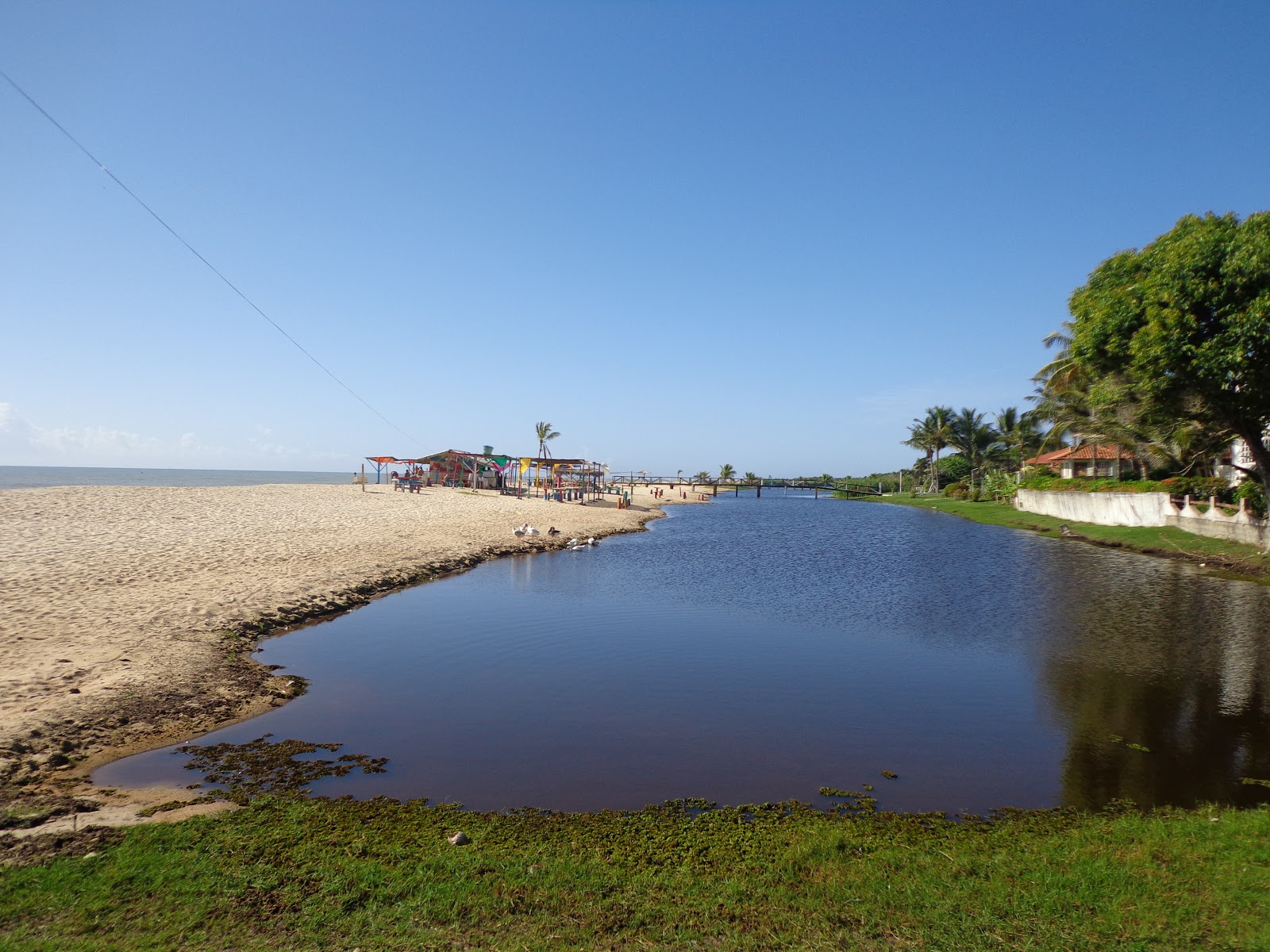 Valokuva Guaratiba Beachista. - suosittu paikka rentoutumisen tuntijoille