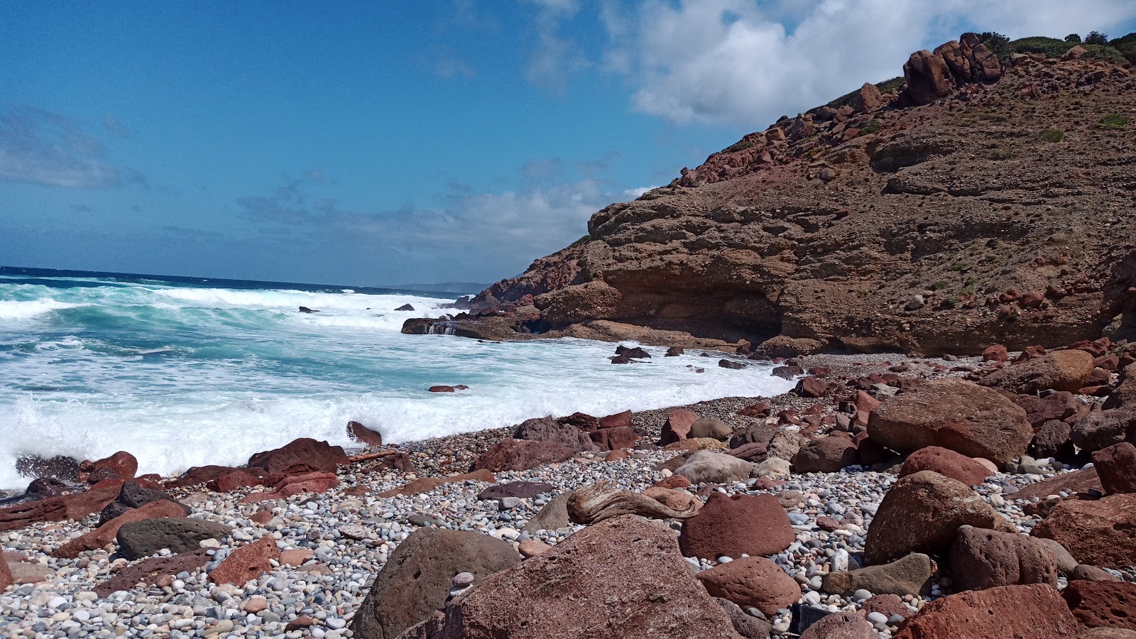 Spiaggia di Acqua Sa Canna'in fotoğrafı biraz temiz temizlik seviyesi ile