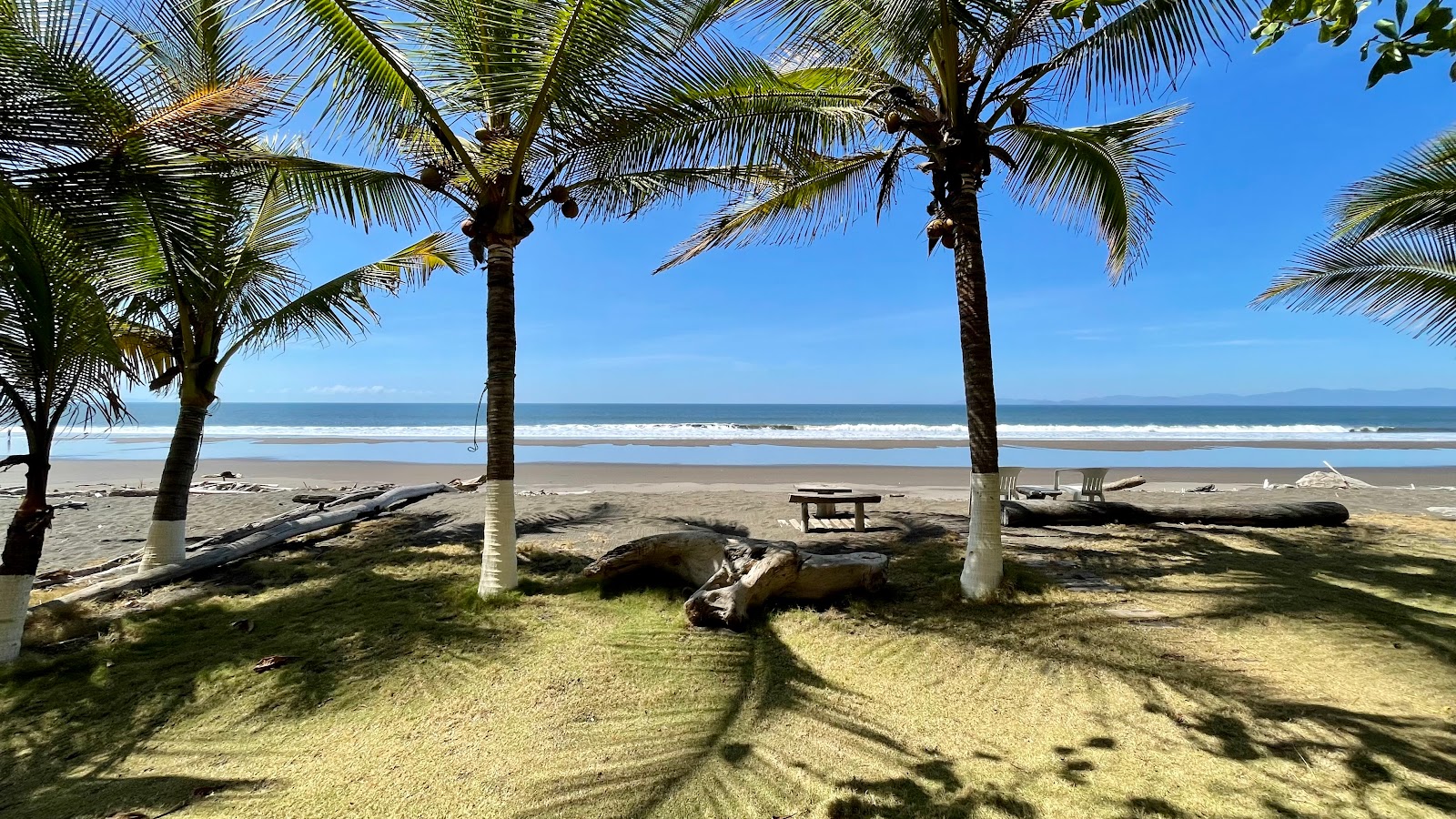 Foto von Playa Tivives mit brauner sand Oberfläche