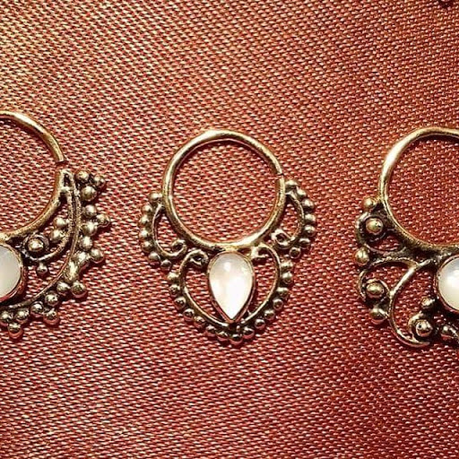 Tattoo Shop «Royal Flesh Tattoo and Piercing», reviews and photos, 4005 N Broadway St, Chicago, IL 60613, USA