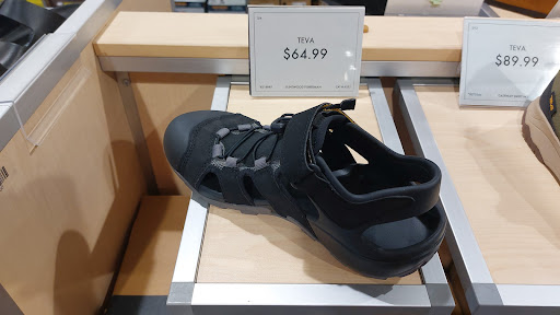 Shoe Store «DSW Designer Shoe Warehouse», reviews and photos, 7555 W Bell Rd, Peoria, AZ 85382, USA