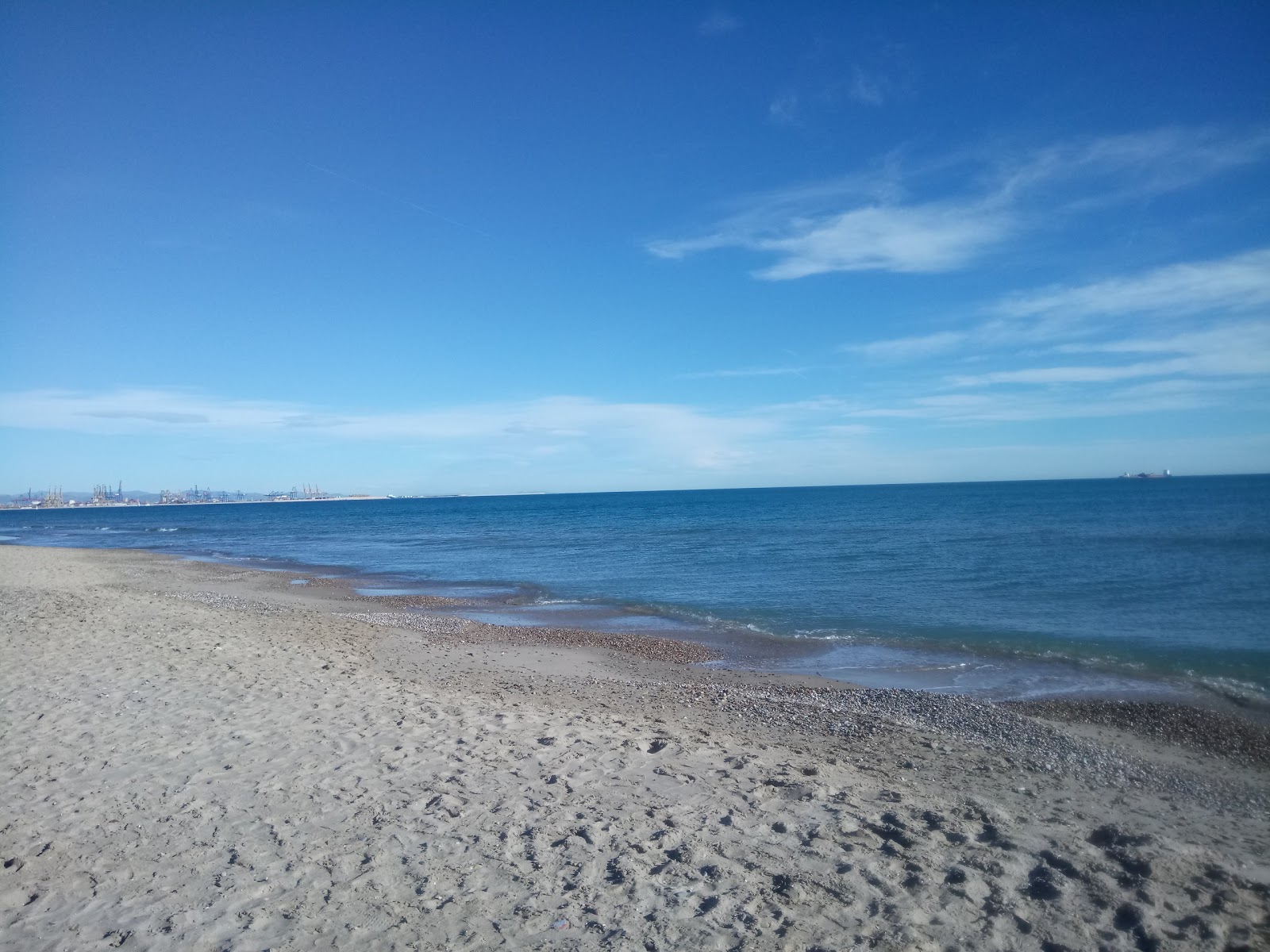 Fotografija Platja del Saler z zelena voda površino