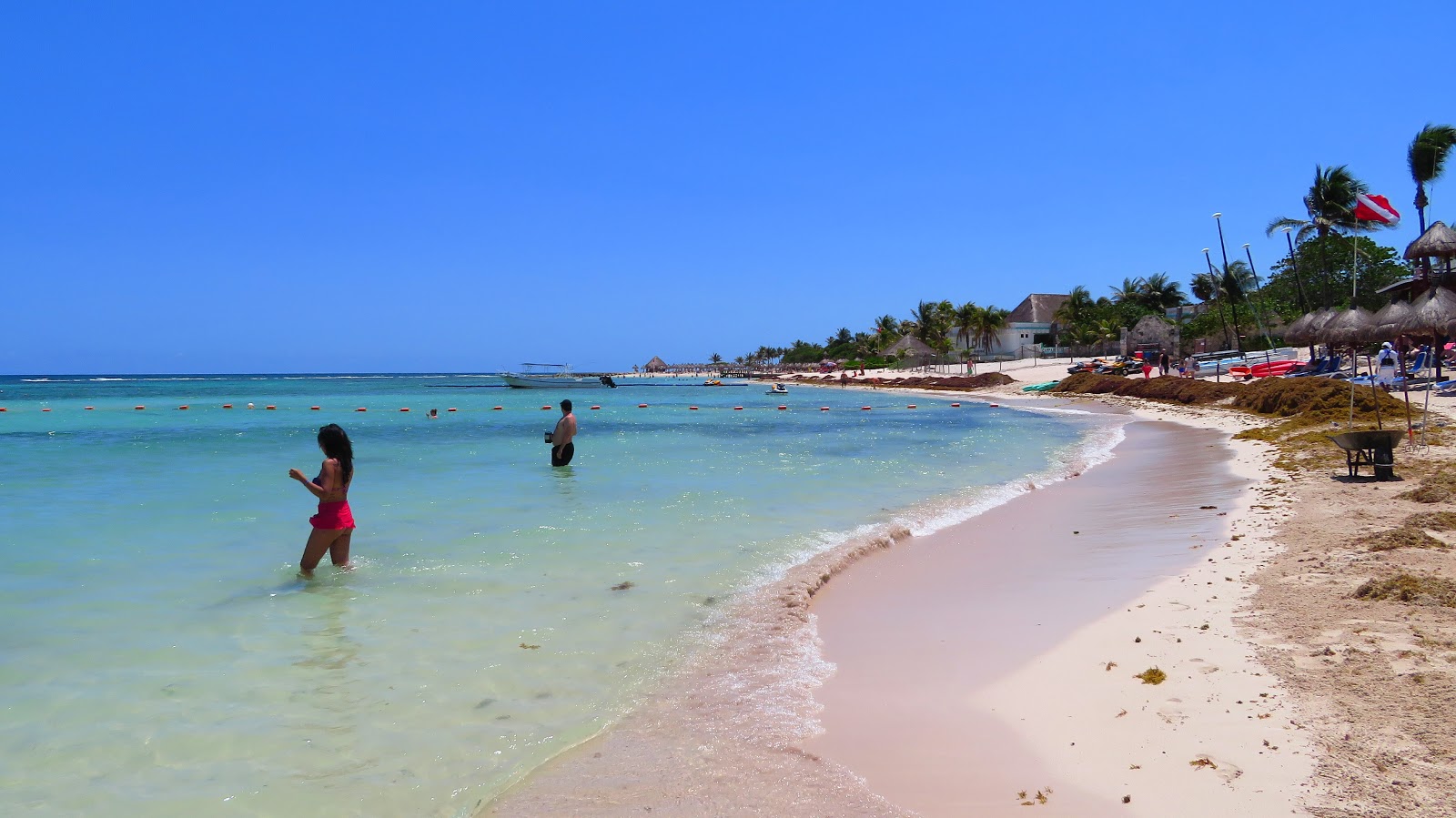 Photo of Playa Aventuras and the settlement