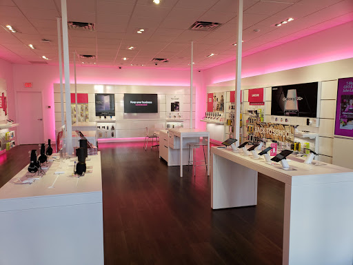 Cell Phone Store «T-Mobile», reviews and photos, 1745 County Road B2 W, Roseville, MN 55113, USA