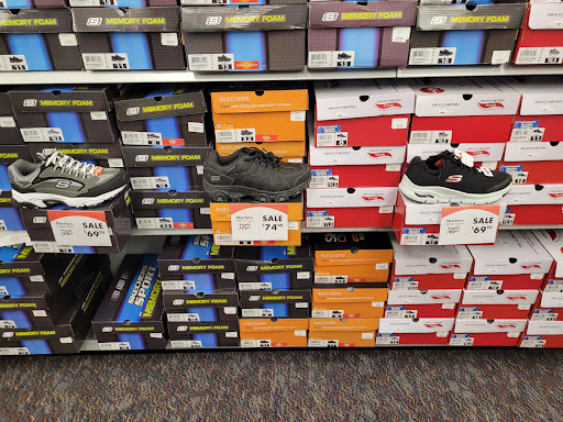 Shoe Store «Shoe Carnival», reviews and photos, 3200 Laclede Station Rd, Maplewood, MO 63143, USA