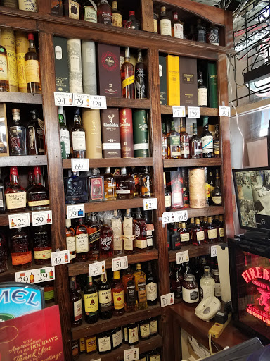 Liquor Store «EZMART LIQUOR STORE & CRAFT BEER ,BEER KEGS», reviews and photos, 1302 W Walnut Ave, Visalia, CA 93277, USA