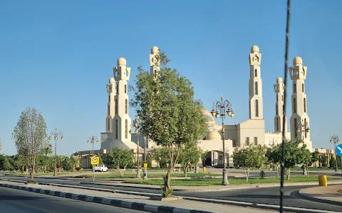 Al Walidayn Mosque image