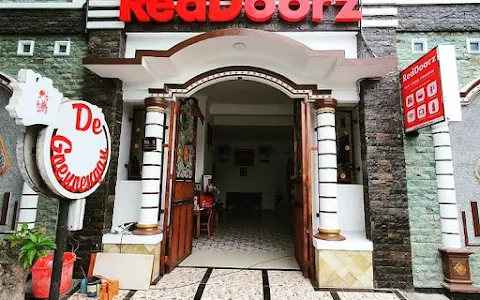 RedDoorz near Stasiun Purwosari image