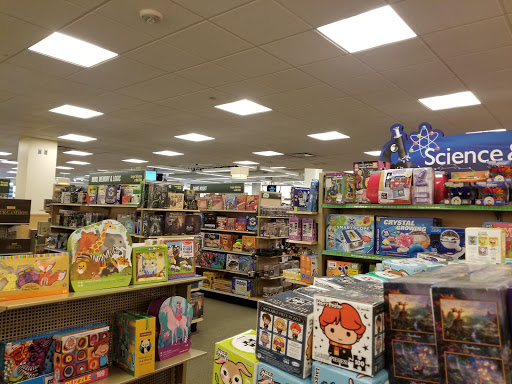 Book Store «Barnes & Noble Booksellers The Shops at River Crossing», reviews and photos, 8675 River Crossing Blvd, Indianapolis, IN 46240, USA