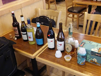 AmLux Cafe, Beer Wine & Spirits