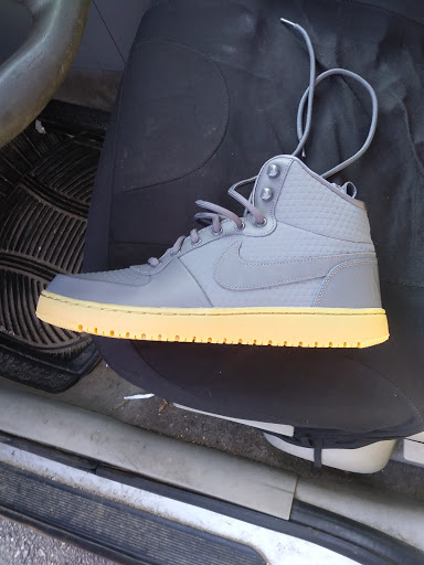 Clothing Store «Nike Factory Store», reviews and photos, 1155 Buck Creek Rd, Simpsonville, KY 40067, USA