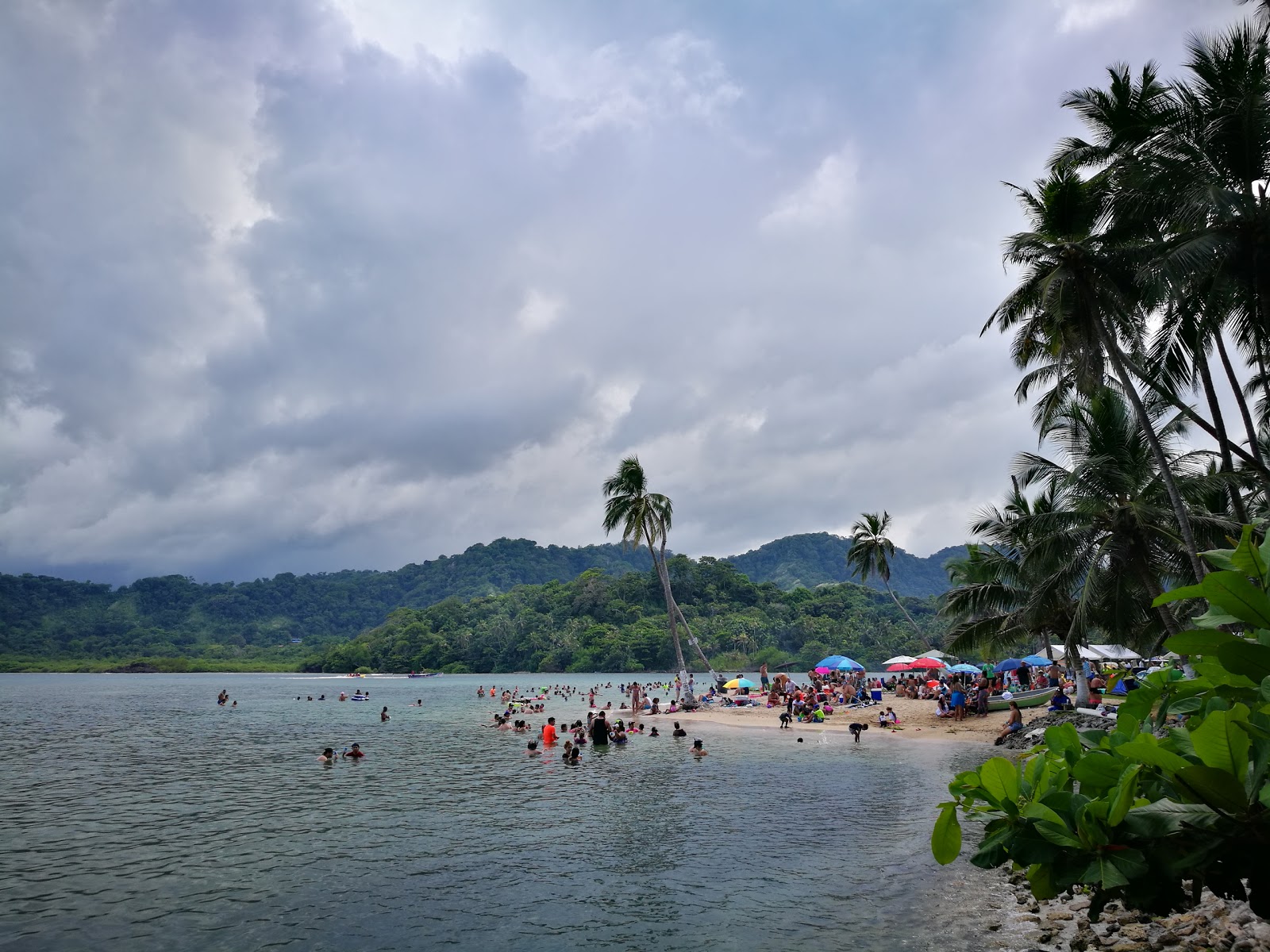 Photo de Plage d'Isla Mamey - endroit populaire parmi les connaisseurs de la détente