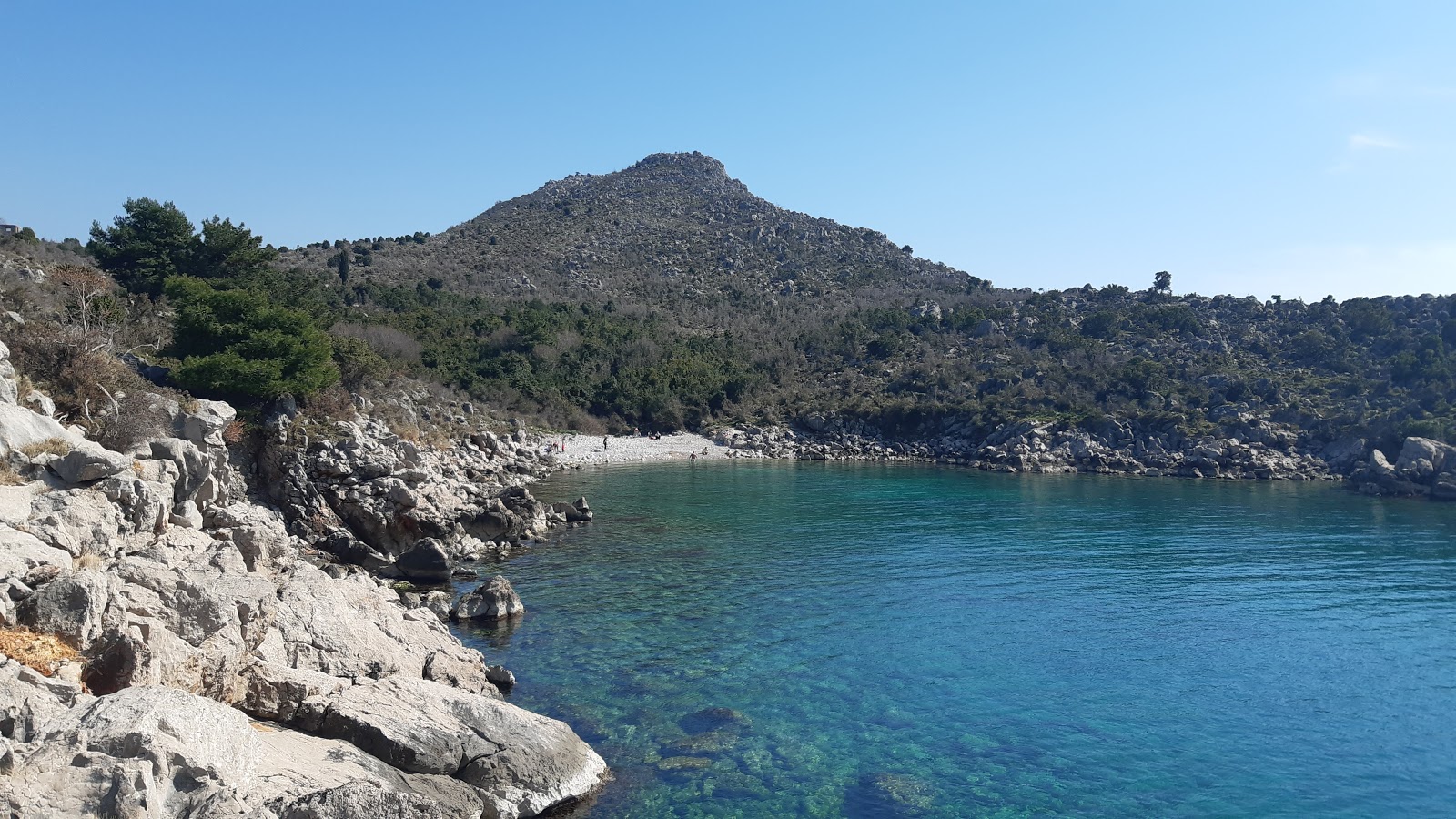 Fotografie cu Bigovica beach cu golful minuscul