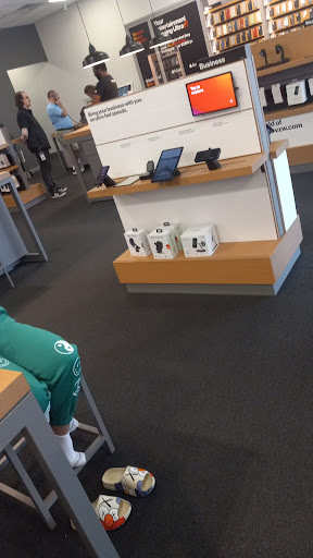 Cell Phone Store «Verizon», reviews and photos, 4650 Jonestown Rd, Harrisburg, PA 17109, USA