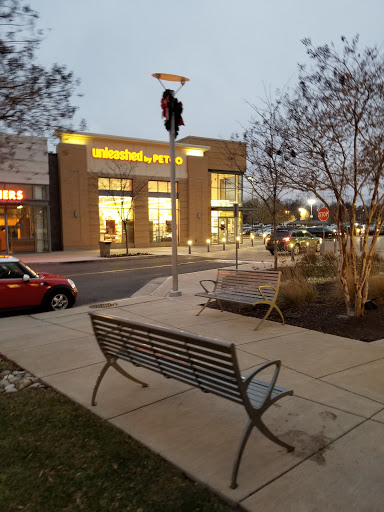Pet Supply Store «Unleashed by Petco», reviews and photos, 14900 Potomac Town Pl #110, Woodbridge, VA 22191, USA