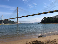Ting Kau Beach'in fotoğrafı uçurumlarla desteklenmiş
