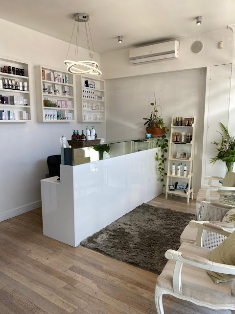 Facialist on Darling