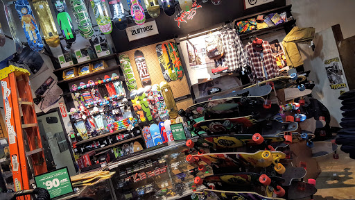 Zumiez, 1950 E 20th St D409, Chico, CA 95928, USA, 