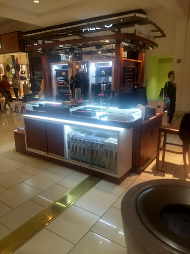 Donut Shop «Dandee Donuts Factory», reviews and photos, 102 N 28th Ave, Hollywood, FL 33020, USA