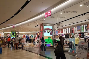 UNIQLO Jewel Changi Airport image