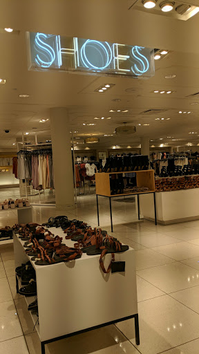 Clothing Store «Forever 21», reviews and photos, 1 Garden State Plaza Blvd, Paramus, NJ 07652, USA