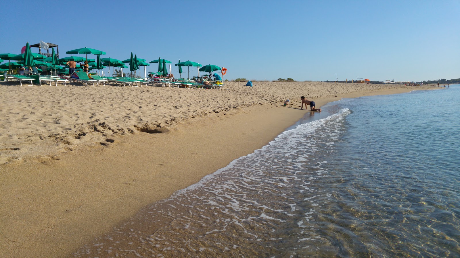 Zdjęcie Marina di Orosei z powierzchnią turkusowa czysta woda