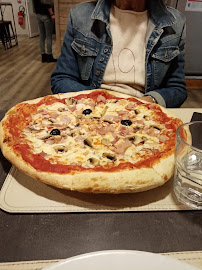 Pizza du Restaurant La Bodega à Clermont-l'Hérault - n°9