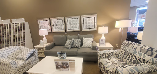 Furniture Store «Raymour & Flanigan Furniture and Mattress Store», reviews and photos, 3430 Erie Blvd E, Syracuse, NY 13214, USA