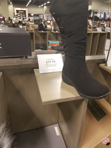 Shoe Store «DSW Designer Shoe Warehouse», reviews and photos, 124 West Market, Bloomington, MN 55425, USA