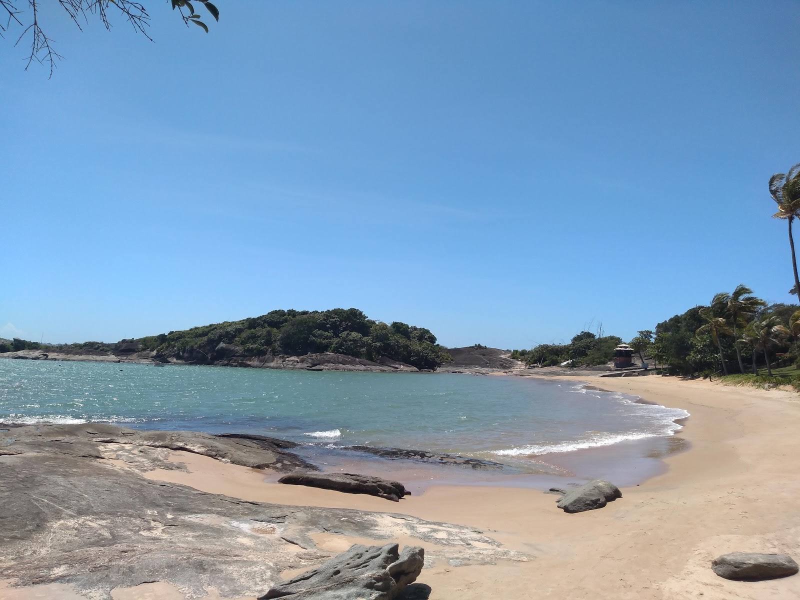 Photo of Aldeia Beach and the settlement
