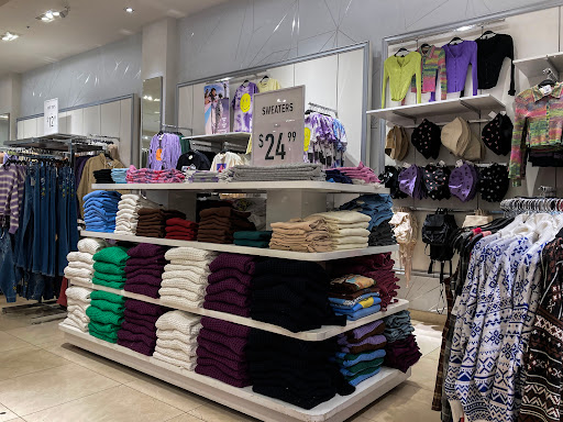 Clothing Store «Forever 21», reviews and photos, 1001 N Arney Rd #1000, Woodburn, OR 97071, USA