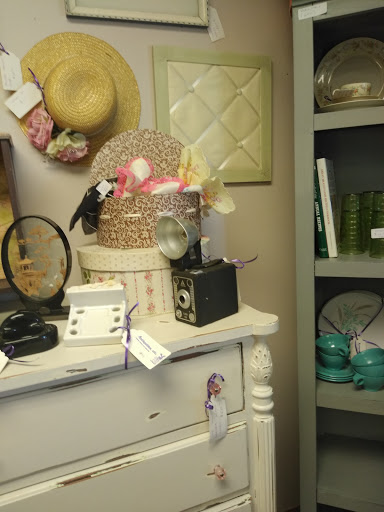 Furniture Store «3 Vintage Chicks», reviews and photos, 13012 N Cave Creek Rd, Phoenix, AZ 85022, USA